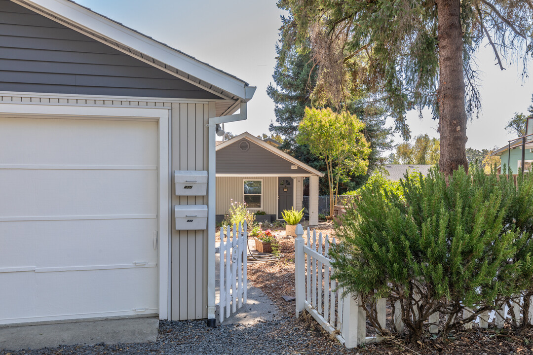 475 Johnson St in Sebastopol, CA - Building Photo