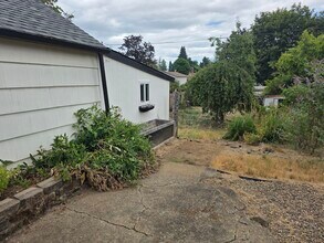 1340 SW Hayter St in Dallas, OR - Building Photo - Building Photo