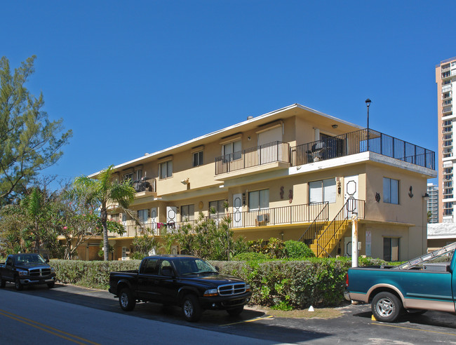 317 Briny Ave in Pompano Beach, FL - Building Photo - Building Photo