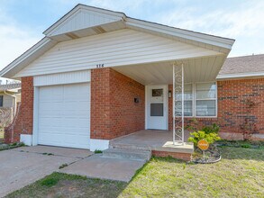 116 S Dallas Ave in Moore, OK - Building Photo - Building Photo