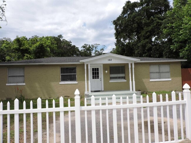 162 W Burgess Rd in Pensacola, FL - Building Photo - Building Photo