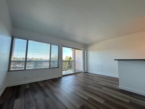 Village Vista Apartments in Seattle, WA - Foto de edificio - Interior Photo