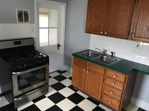 320 Washington Ave, Unit 2nd floor in Downingtown, PA - Building Photo - Building Photo
