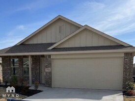 3732 Los Cabos Dr in Mustang, OK - Building Photo