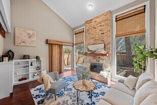 8303 Summerwood Dr in Austin, TX - Building Photo