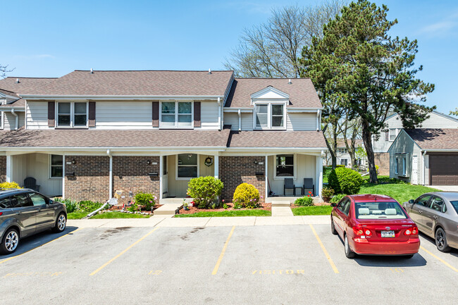 Gazebo Condominiums in Greenfield, WI - Building Photo - Building Photo