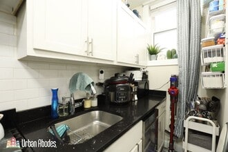 644 W Roscoe St, Unit J06W in Chicago, IL - Foto de edificio - Building Photo