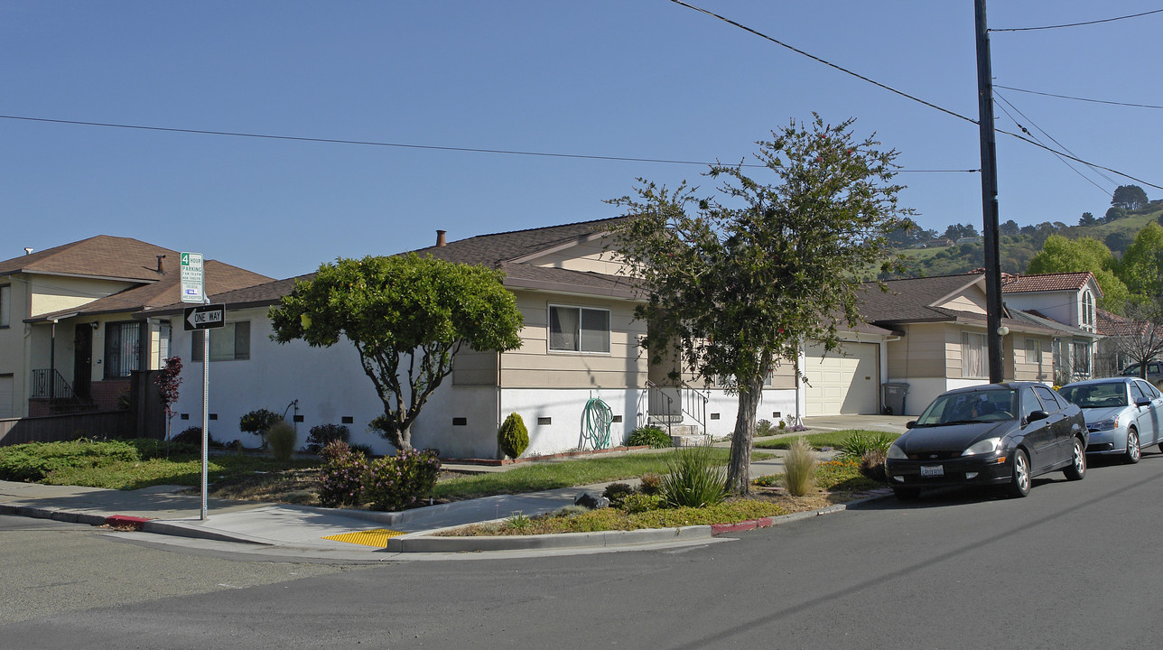 6601 Blake St in El Cerrito, CA - Building Photo