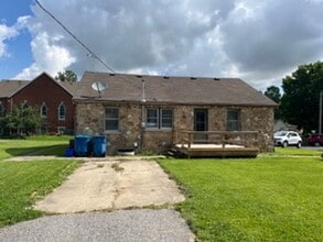 209 E Oak St in Troy, IL - Building Photo - Building Photo