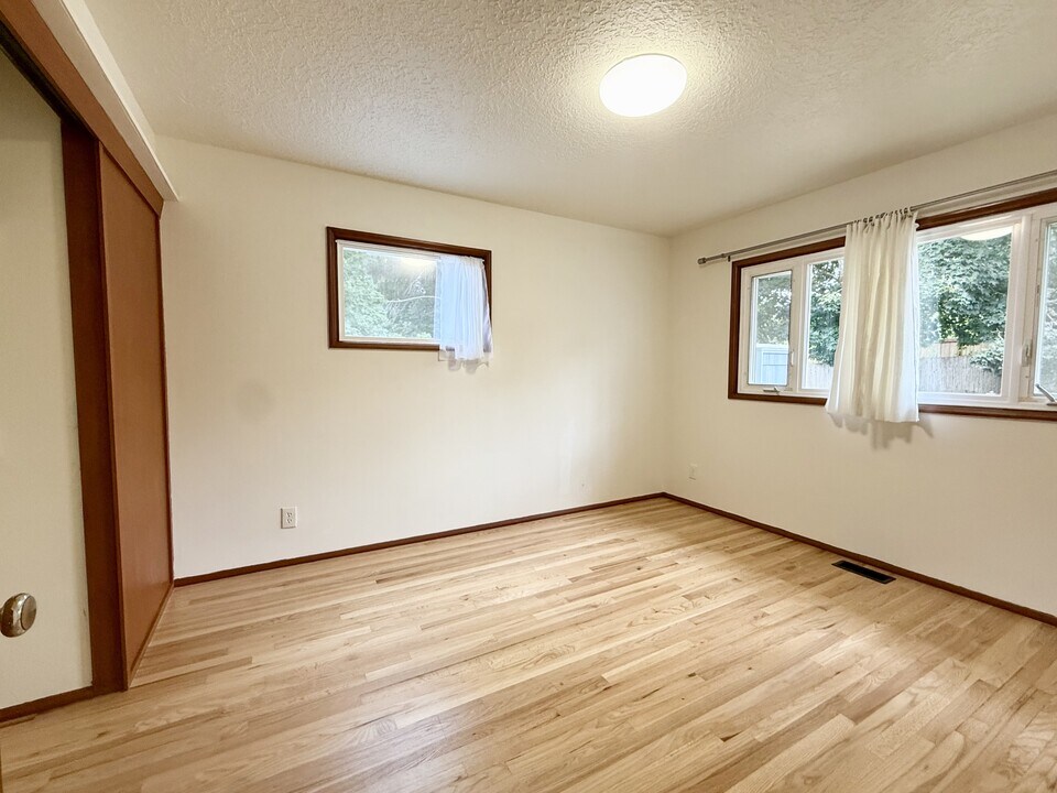 4751 SW 53rd Ave in Portland, OR - Building Photo