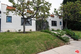 522 N Alta Vista Blvd in Los Angeles, CA - Building Photo
