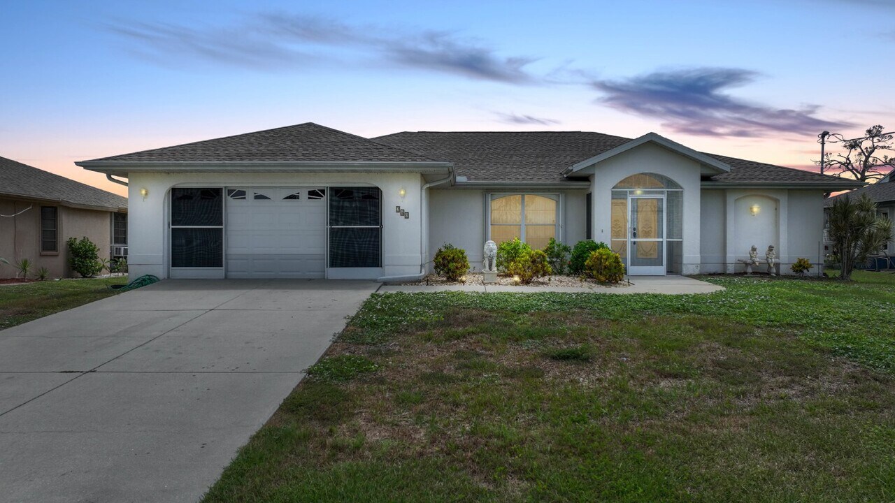 260 Rotonda Cir in Rotonda West, FL - Building Photo