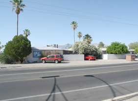 2806 N Tucson Blvd Apartments