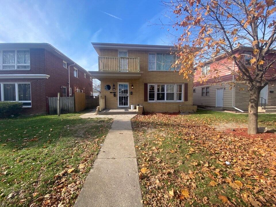 4267 N 68th St in Milwaukee, WI - Foto de edificio