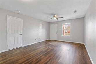 1716 Manor Garden Curve in Greenville, TX - Building Photo - Building Photo