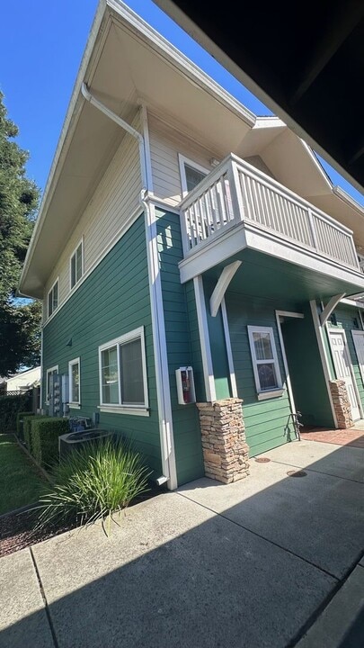 Meritage Villas Townhomes in Napa, CA - Building Photo