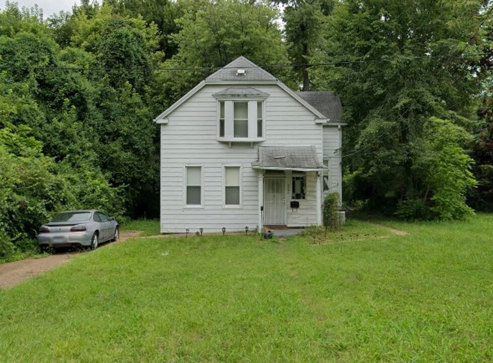 8824 Scottdale Ave in Jennings, MO - Building Photo