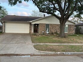5106 Karenbeth Dr in Houston, TX - Building Photo