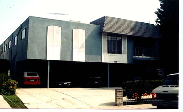 732 Lorraine Blvd in Los Angeles, CA - Building Photo