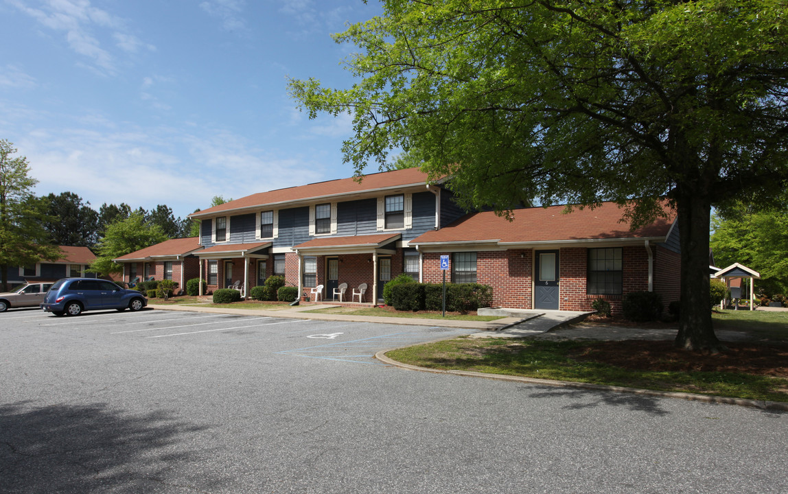 Winder Wood Apartments in Winder, GA - Building Photo