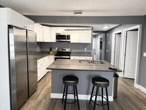 8702 El Portal Dr in Tampa, FL - Building Photo - Building Photo