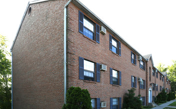 Miami Hills Apartments in Loveland, OH - Building Photo - Building Photo