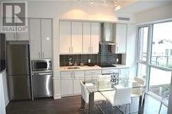 75 The Donway W in Toronto, ON - Building Photo - Building Photo