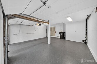 1606 Madaline Dr, Unit E1 in Woodbridge Township, NJ - Building Photo - Building Photo
