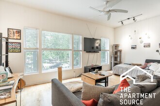 1407 N Wicker Park Ave, Unit 2 in Chicago, IL - Building Photo - Building Photo