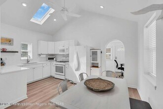 638 Redmond Ave in Lake Como, NJ - Building Photo - Building Photo