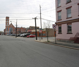 81 Robin St in Albany, NY - Foto de edificio - Building Photo