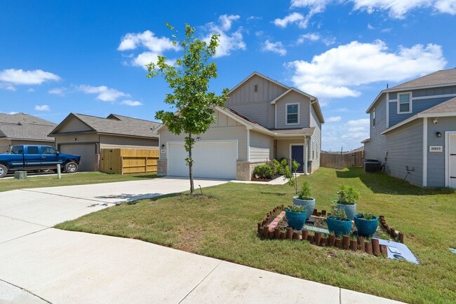 10815 Fox Trot Way in Converse, TX - Building Photo - Building Photo