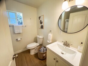 128 S Brighton St, Unit 2 in Burbank, CA - Foto de edificio - Building Photo