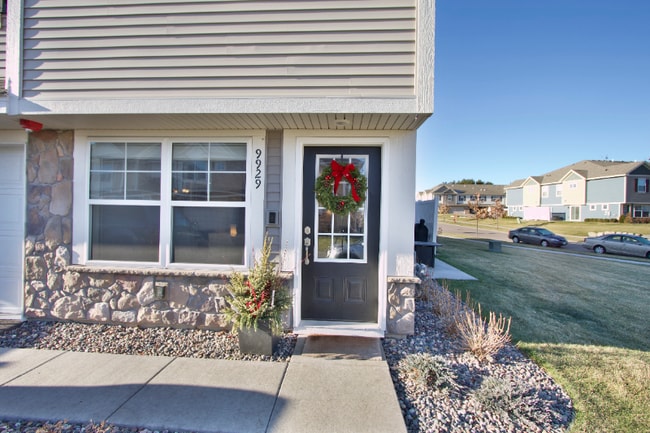 9929 5th St Ln N in Lake Elmo, MN - Building Photo - Building Photo