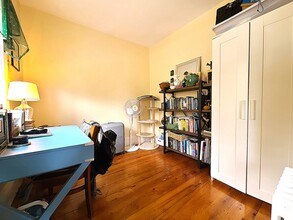 215 Cypress St, Unit 2 in Brookline, MA - Building Photo - Building Photo