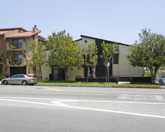 376 S Commonwealth Ave in Los Angeles, CA - Foto de edificio - Building Photo