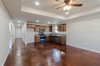 1014 Pine St in Bonham, TX - Building Photo - Building Photo