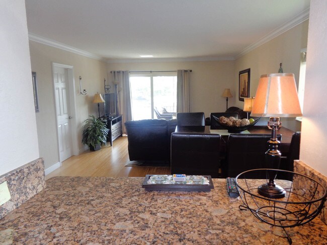 912 Pine Dr-Unit -211 in Pompano Beach, FL - Building Photo - Building Photo