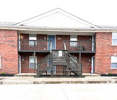 7907 Canonero Way in Louisville, KY - Building Photo