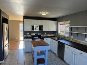 1563 Cedarwood Dr in Longmont, CO - Building Photo - Building Photo