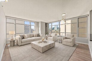 1 Lakeside Dr in Oakland, CA - Building Photo