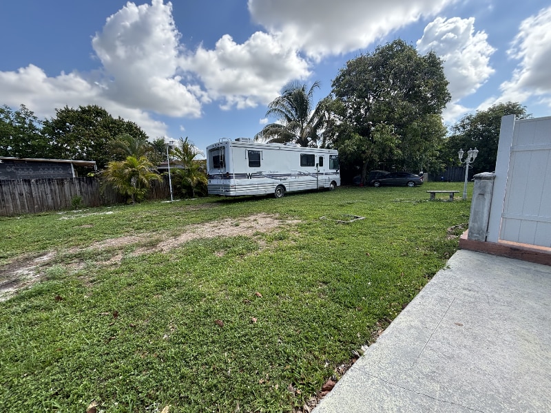 17201 NW 53rd Ave in Miami Gardens, FL - Building Photo