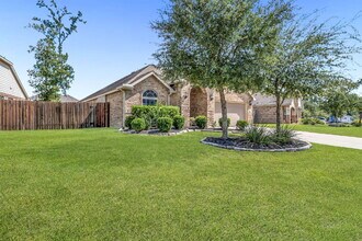 18739 Laurel Hills Dr in New Caney, TX - Building Photo - Building Photo