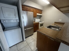 5686 Rock Island Rd in Tamarac, FL - Building Photo