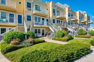 100-12 Shore Front Pkwy in Queens, NY - Building Photo - Building Photo
