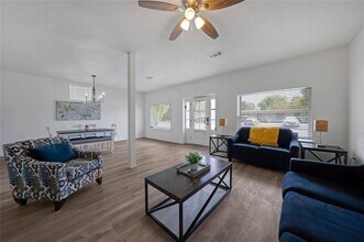 1011 S Armstrong Ave in Denison, TX - Building Photo - Building Photo