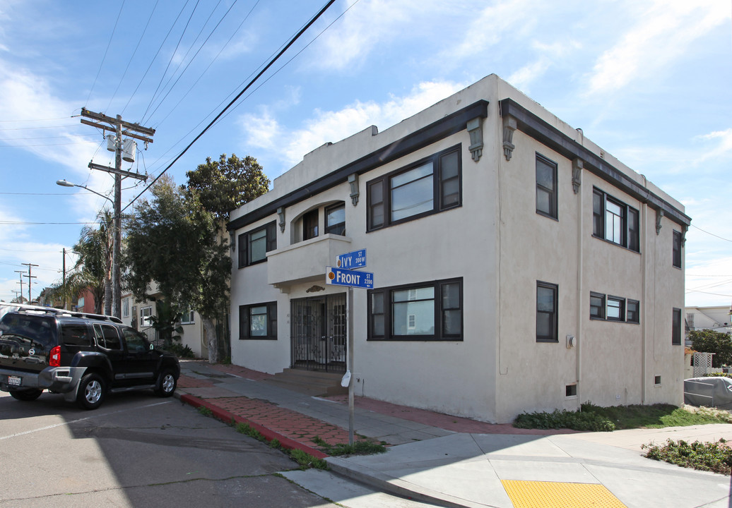 West Ivy in San Diego, CA - Foto de edificio