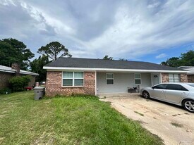 927 Bremen Ave in Pensacola, FL - Building Photo