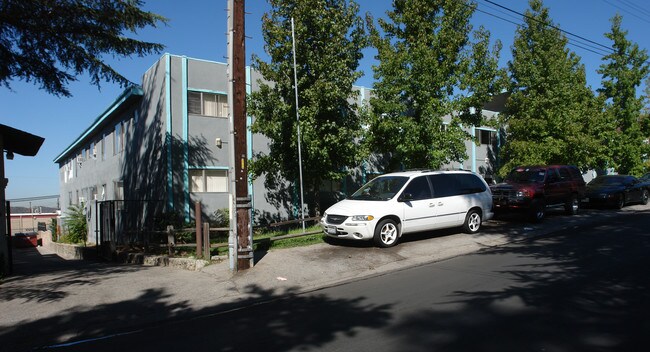 10023 Samoa Ave in Tujunga, CA - Foto de edificio - Building Photo