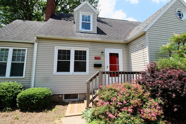 103 Dinkel Ave in Bridgewater, VA - Building Photo - Building Photo